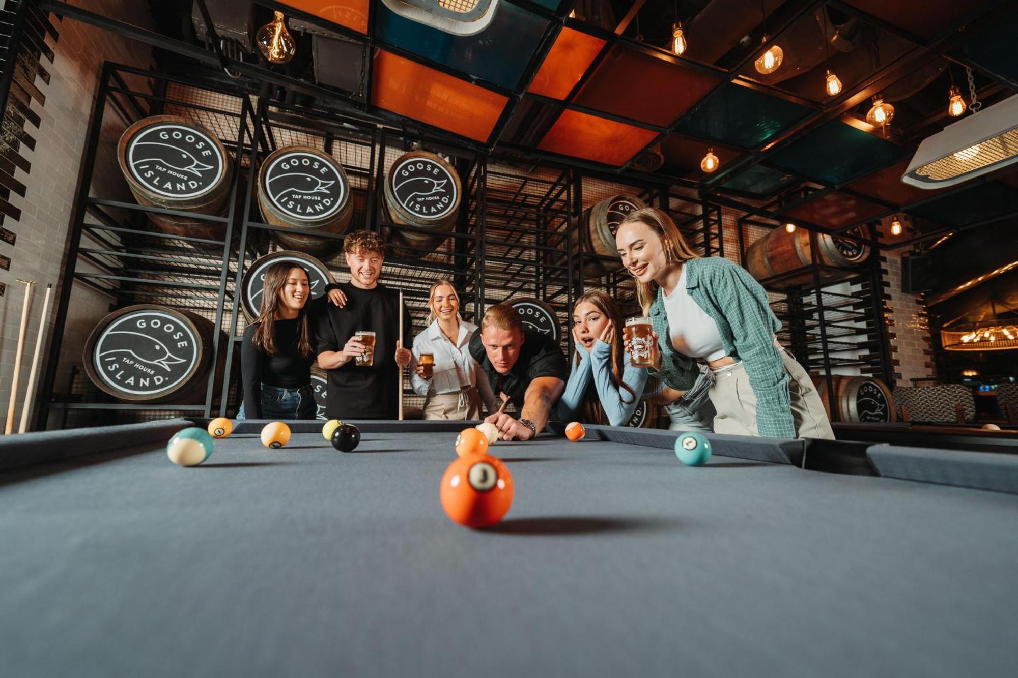 Five Luxe Hotel Dubaj Kültér fotó Pool players
