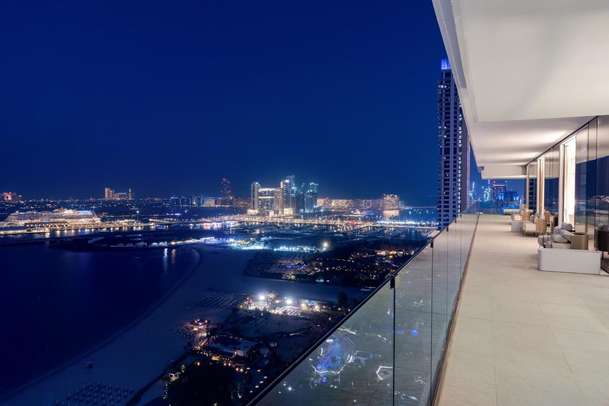 Five Luxe Hotel Dubaj Kültér fotó View from the penthouse