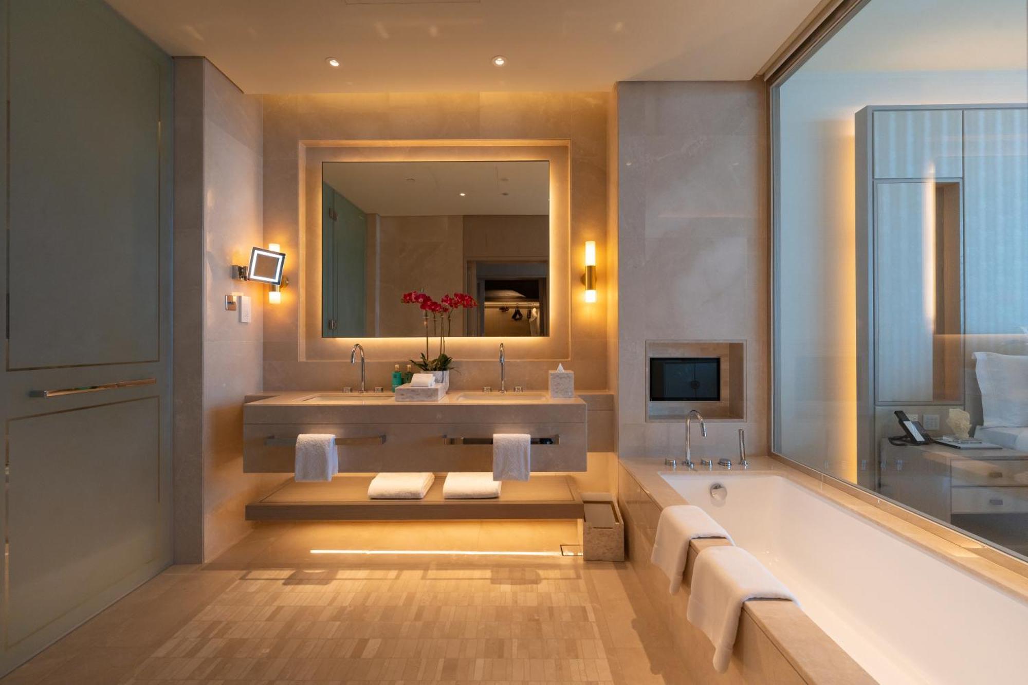 Five Luxe Hotel Dubaj Kültér fotó Bathroom