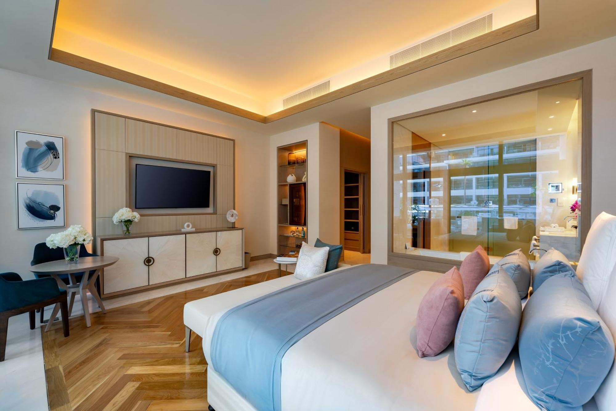 Five Luxe Hotel Dubaj Kültér fotó A bedroom at the hotel